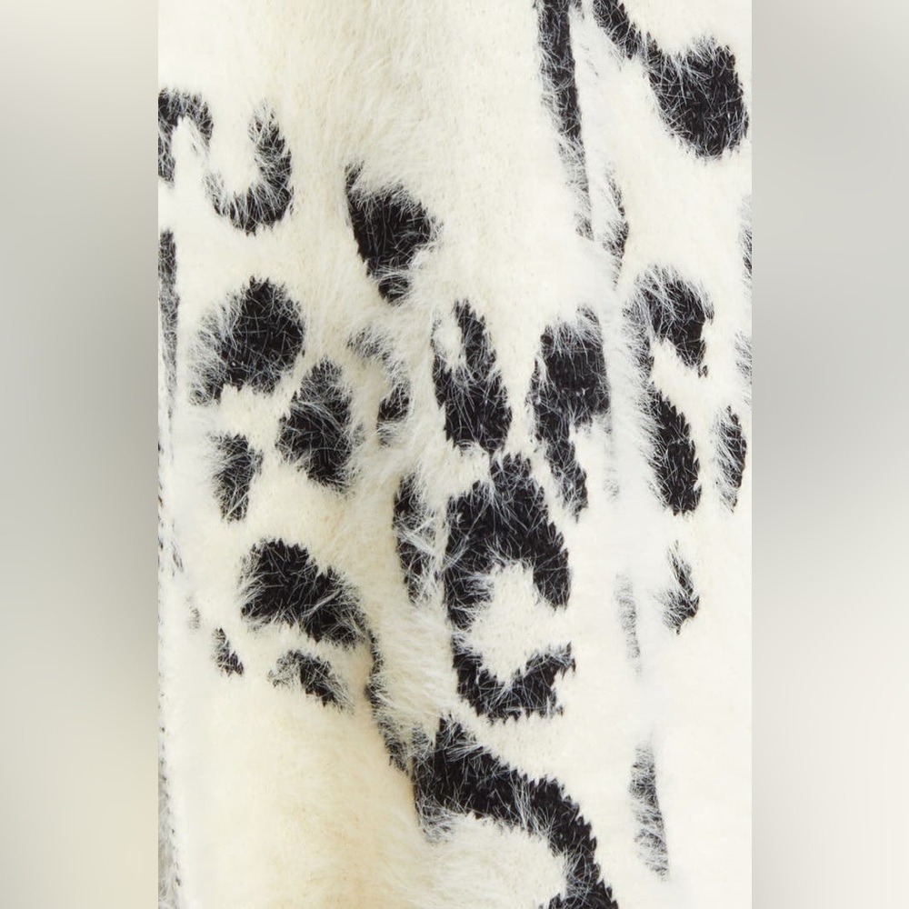 Leopard Jacquard Ruana - Picture 3 of 8